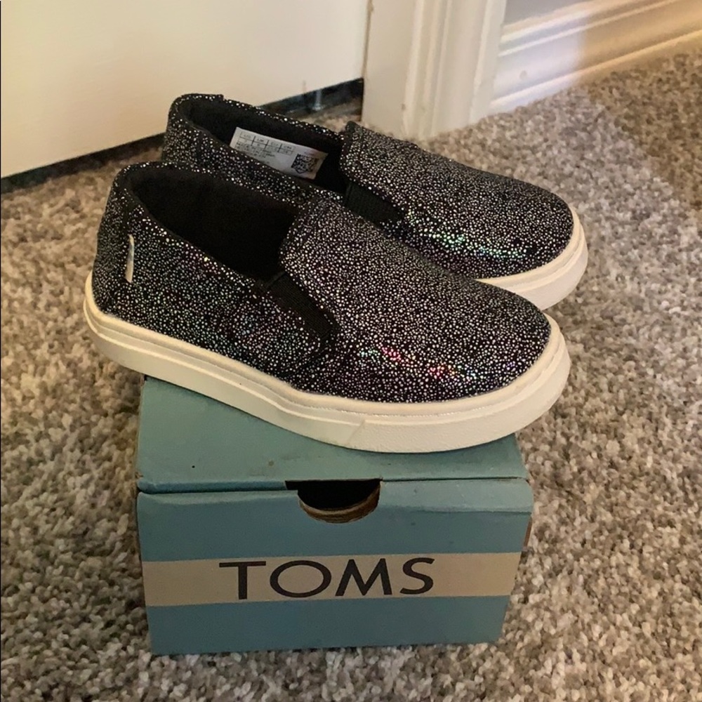 Girls TOMS shoes